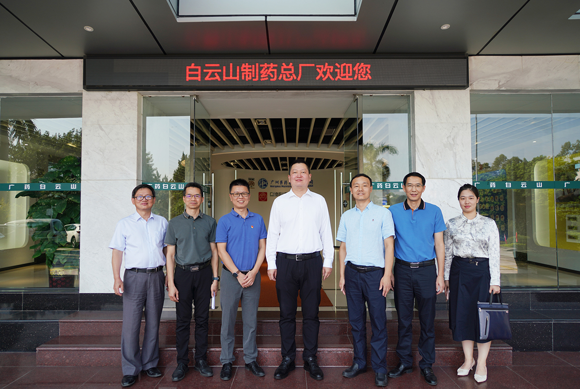 白云區(qū)區(qū)委常委、區(qū)人武部政委葉飛率隊(duì)走訪慰問總廠高層次人才賴燁才博士